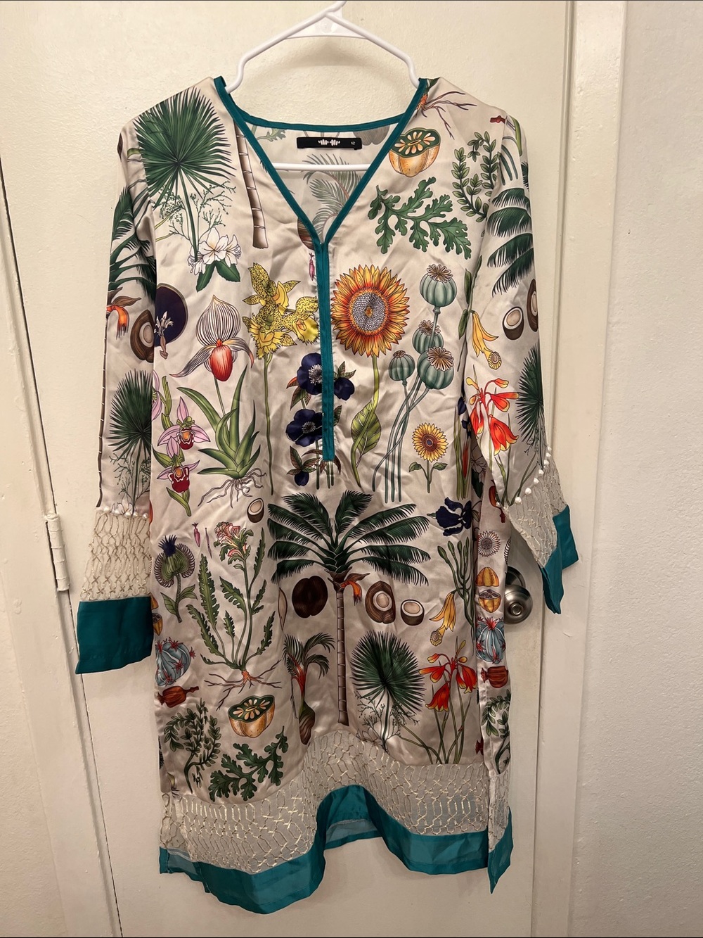 Khaadi Women’s Botanical Printed V-Neck Shirt with Teal Trim